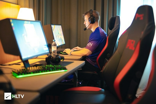 金泰相正式加盟DOTA2战队引发玩家热议